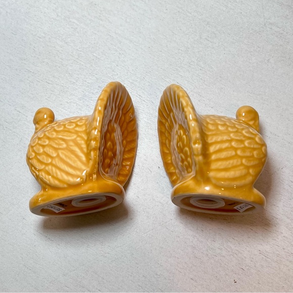 NWOT Vintage Ceramic Yellow Turkey Salt and Pepper Shakers Thanksgiving Holiday - Picture 4 of 16